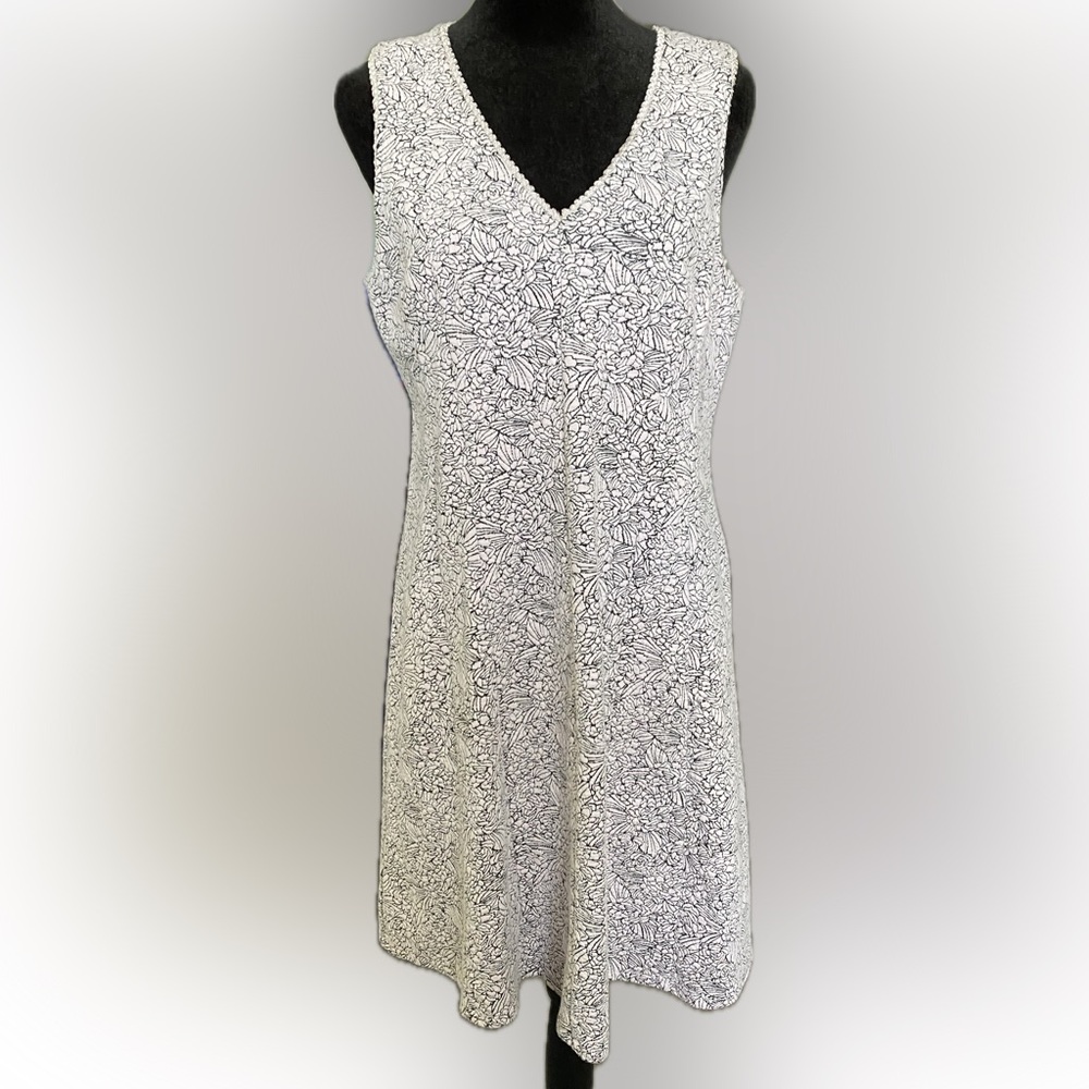 LOFT Rose Jacquard Flare Dress - Size 8 - EUC